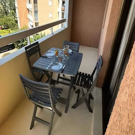 2 For 4 People